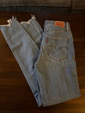Levi's  721 Women's Light Blue High-Rise Skinny Jeans 26.